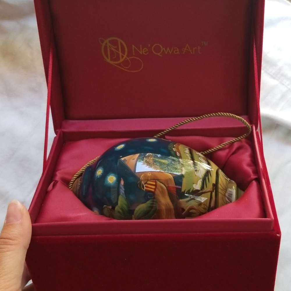 Ne Qwa Art ornament